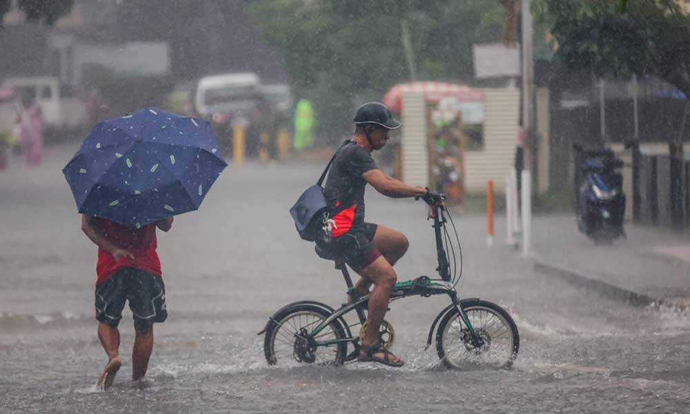 Philippine flooding displaces thousands in Manila in wake of Typhoon Wipha